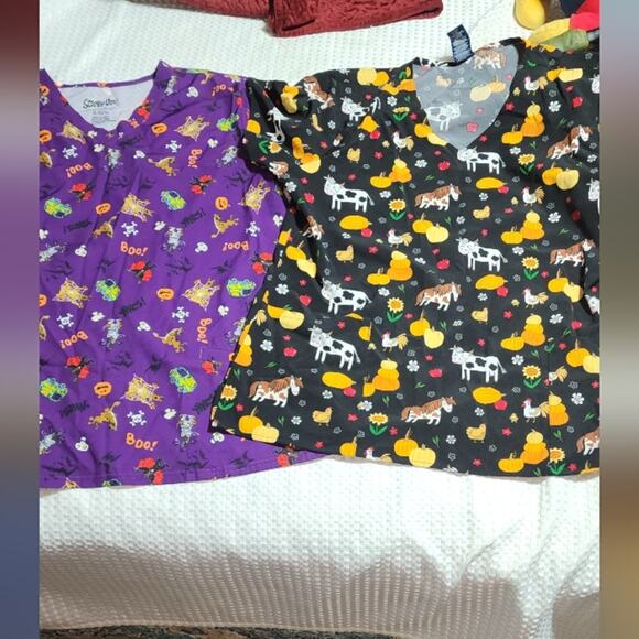 ZOE CHLOE / SCOOBY DOO WOMEN'S SIZE XL SET OF 2 SCRUBS SHIRTS - Picture 1 of 10
